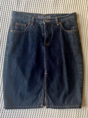 Vintage GUESS woman’s Jean skirt.